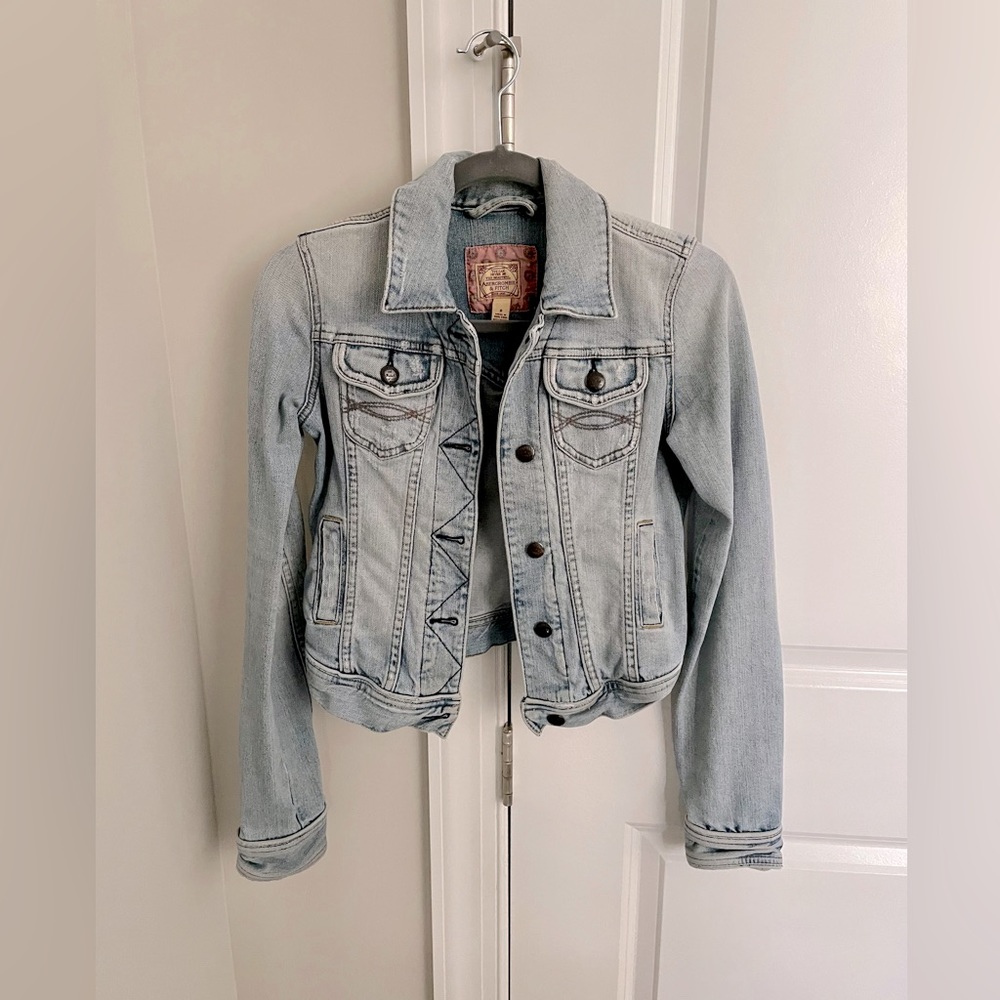 Abercrombie Women’s Denim Jean Jacket w/ Stretch | Size: Small - Picture 2 of 5